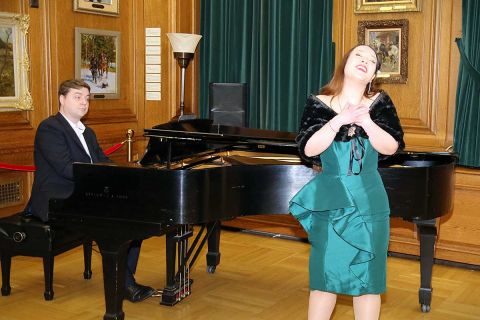 Uroczystość zorganizowaną z okazji Dnia Kobiet uświetnił występ sopranistki Yohji Daquio i pianisty Nicholasa Kaponyasa / Foto: WOJTEK MAŚLANKA